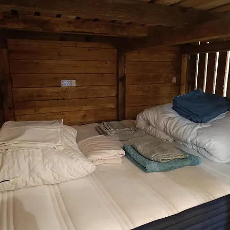 Rustique Pont De Les Gorges De La Sioule * Menat