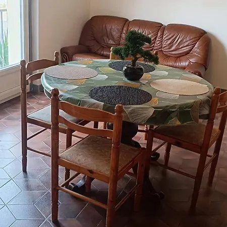 Rustique Pont De Les Gorges De La Sioule Menat